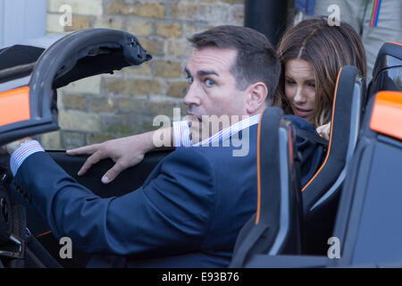 Kate Beckinsale, Terry Jones und Rob Riggle film Szenen für "Absolut nichts" Central London mit: Kate Beckinsale, Rob Riggle Where: London, Vereinigtes Königreich bei: 15. April 2014 Stockfoto
