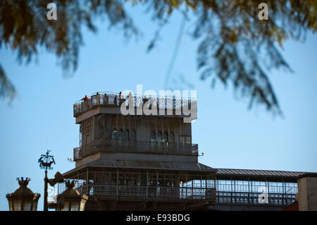 Horizontalen Blick auf der obersten Ebene der Elevador de Santa Justa in Lissabon. Stockfoto