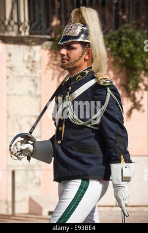 Vertikale Porträt der Wachablösung in Belem, Lissabon. Stockfoto