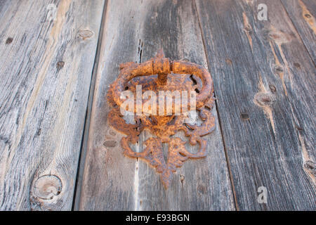 Alte Metall Türklopfer, Deia, Mallorca (Mallorca), Spanien. Stockfoto