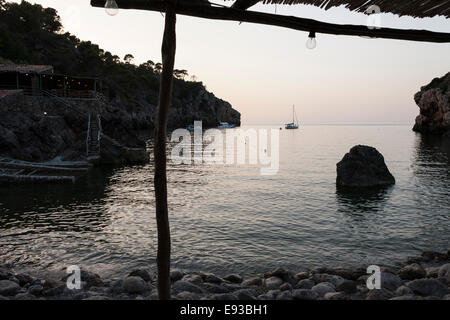 Cala Deia Strand, Deia, Mallorca (Mallorca), Spanien. Sonnenuntergang Stockfoto