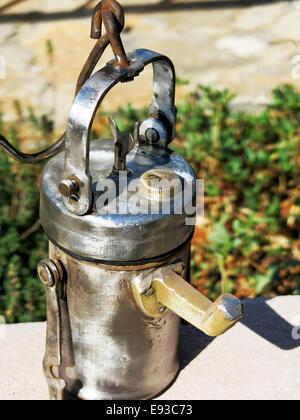 Restaurierte Antiquitäten, Bergmannslampe. Stockfoto