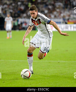 Geselnkrichen, Deutschland. 14. Oktober 2014. Deutschlands Julian Draxler in Aktion während der UEFA EURO 2016 Qualifikation Fußball-match zwischen Deutschland und Irland in Geselnkrichen, Deutschland, 14. Oktober 2014. Foto: Thomas Eisenhuth/Dpa/Alamy Live News Stockfoto