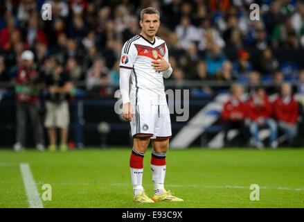 Geselnkrichen, Deutschland. 14. Oktober 2014. Deutschlands Lukas Podolski reagiert während der UEFA EURO 2016 Fußball-Qualifikationsspiel zwischen Deutschland und Irland in Geselnkrichen, Deutschland, 14. Oktober 2014. Foto: Thomas Eisenhuth/Dpa/Alamy Live News Stockfoto