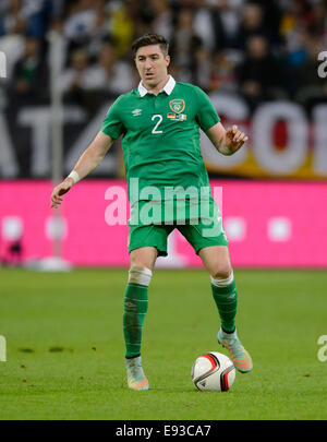 Geselnkrichen, Deutschland. 14. Oktober 2014. Irland Stephen Ward in Aktion während der UEFA EURO 2016 Qualifikation Fußball match zwischen Deutschland und Irland in Geselnkrichen, Deutschland, 14. Oktober 2014. Foto: Thomas Eisenhuth/Dpa/Alamy Live News Stockfoto