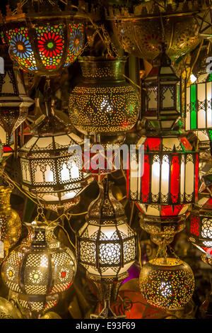 Orientalische Lampen auf dem Markt von Marrakesch Stockfoto