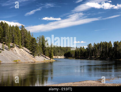 Yellowstone River zwischen Yellowstone Lake und das Hayden Valley in Yellowstone National Park in Wyoming USA Stockfoto