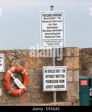 PayCard Parkplatz Schild Saint Aubin oder St Aubins Hafen Port Kanalinsel Jersey. Stockfoto