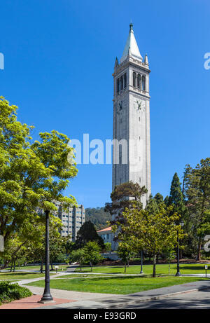 Sather Tower (Campanile) an der University of California, Berkeley, Berkeley, Kalifornien, USA Stockfoto