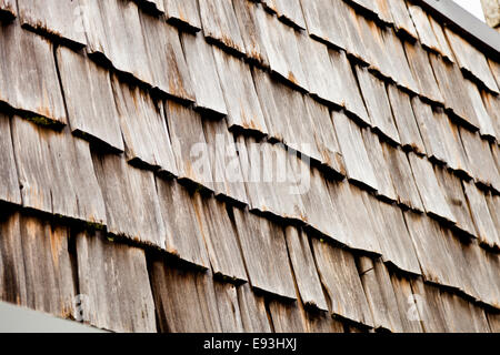 Holzschindeln an der Seite einer Wand in Bandon, Oregon Stockfoto