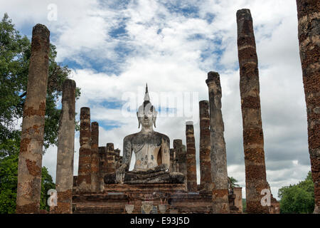 Ruinen von Wat Mahathat in Sukhothai historischen Park, Thailand Stockfoto