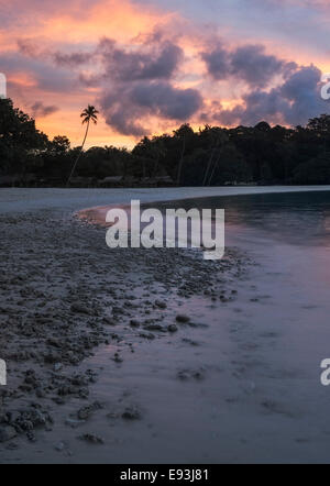 Sonnenuntergang über Champagne Beach, Espiritu Santo. Vanuatu Stockfoto