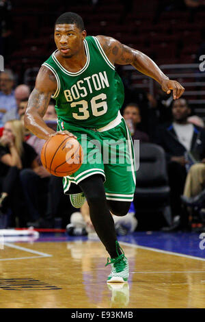 16. Oktober 2014: Boston Celtics guard Marcus Smart (36) in Aktion während der NBA Preseason Spiel zwischen den Boston Celtics und die Philadelphia 76ers im Wells Fargo Center in Philadelphia, Pennsylvania. Die Celtics gewann 111-91. (Christopher Szagola/Cal Sport Media) Stockfoto