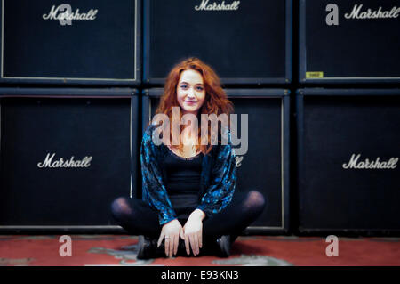 Belfast, Nordirland. 18. Oktober 2014 - Sängerin Janet Devlin, kam der 5. in der 2011-Serie von X-Factor. Bildnachweis: Stephen Barnes/Alamy Live-Nachrichten Stockfoto