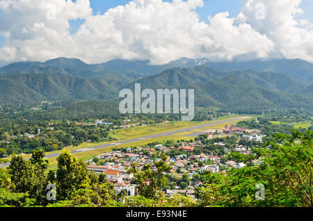 Landschaftsansicht hohen Winkel der Stadt im Tal in der Provinz Mae Hong Son, Thailand Stockfoto