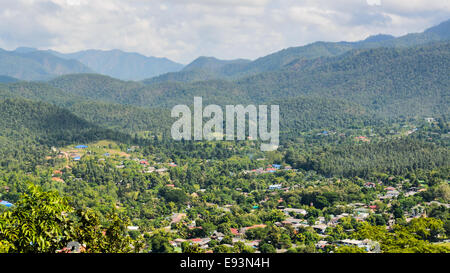Landschaftsansicht hohen Winkel der Stadt im Tal in der Provinz Mae Hong Son, Thailand Stockfoto