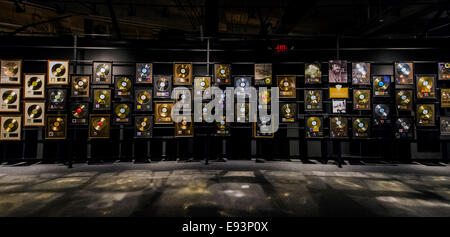 Nashville, Tennessee, USA. 18. Oktober 2014. Gold und Platin-Schallplatten sind ausgestellt im Musiker Hall Of Fame and Museum, einer der wenigen Musik-bezogene Museen in '' Music City, USA. © Brian Cahn/ZUMA Draht/Alamy Live-Nachrichten Stockfoto