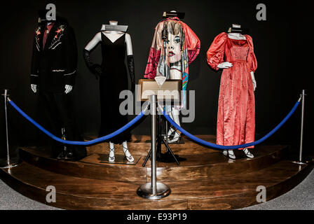 Nashville, Tennessee, USA. 18. Oktober 2014. Kleidung auf Ausstellung im Musiker Hall Of Fame and Museum, einer der wenigen Musik-bezogene Museen in der Bühne '' Music City, USA. © Brian Cahn/ZUMA Draht/Alamy Live-Nachrichten Stockfoto