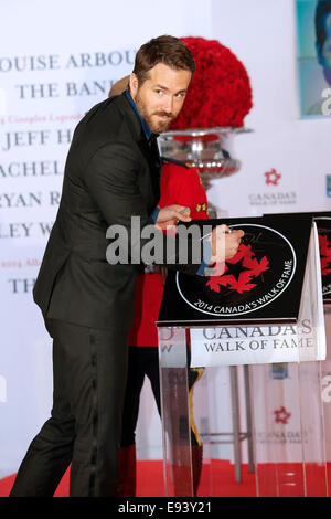 Toronto, Kanada. 18. Oktober 2014. Ryan Reynolds in der kanadischen Walk of Fame am Sony Centre for Performance-Kunst. J.Kan/EXImages Stockfoto