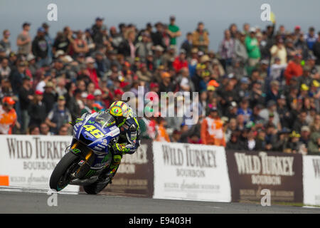 Phillip Island, Victoria, Australien. Sonntag, 19. Oktober 2014. Valentino Rossi auf seinem Weg zu einem Rennen gewinnen die Tissot Australian Motorcycle Grand Prix. Rossi behauptete zunächst auf dem Podium vor Jorge Lorenzo und Bradley Smith. Bildnachweis: Russell Hunter/Alamy Live-Nachrichten Stockfoto