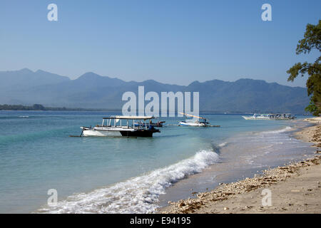 Küstenlinie mit Ankern Auslegerboote Gili Air Lombok Indonesien Stockfoto