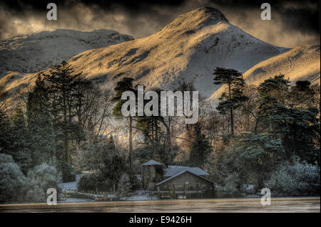 Derwent Insel mit Catbells fiel in Hintergrund, englischen Lake District, Großbritannien. Stockfoto