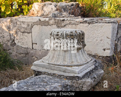 Ruinen des sportlichen Bereich der antiken Samos Griechenland Sehenswürdigkeiten eines der vielen in der Nähe von Pythagorio, Spaltenkopf Chorinthian Kopf Stockfoto