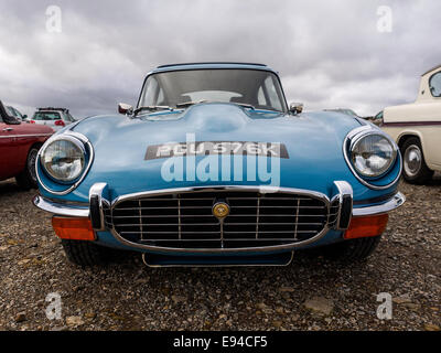 Frontansicht eines blauen 1971/72 Jaguar 4,2 Liter v-12 E-Type Roadster Pkw Stockfoto