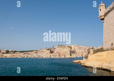 Ein Blick auf den Grand Harbour und Fort St. Angelo in Valletta, die Hauptstadt von Malta und die Kulturhauptstadt Europas 2018 Stockfoto