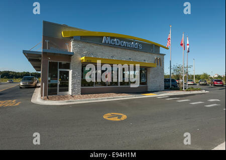 Neu errichteten MacDonalds Restaurant befindet sich im Lady Lake, Florida Vereinigte Staaten von Amerika Stockfoto