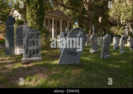 Halloween Garten Deko anzeigen in einem Privathaus in Zentral-Florida-USA Stockfoto