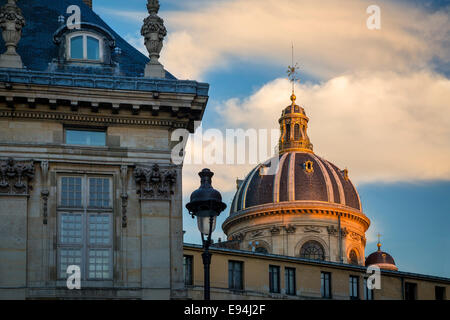 Festlegen von Sonnenlicht auf die Kuppel der Academie Francaise, Paris, Frankreich Stockfoto