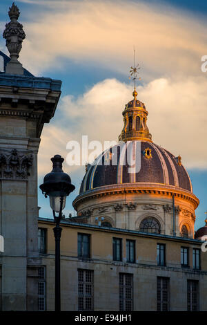 Festlegen von Sonnenlicht auf die Kuppel der Academie Francaise, Paris, Frankreich Stockfoto