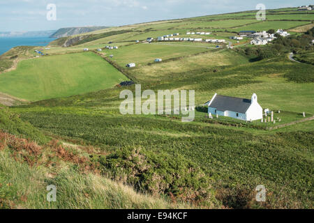 Kirche des Heiligen Kreuzes Mwnt, Mwnt, Kirche an Mwnt, an der Küste über die Cardigan Bay, Ceredigion, West Wales Stockfoto