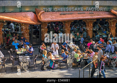 Die Cheesecake Factory, der Michigan Avenue, auf der Magnificent Mile von Chicago Stockfoto