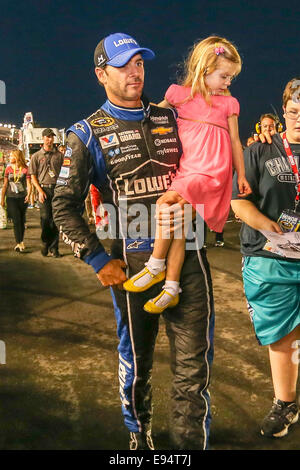 Concord, North Carolina, USA. 11. Oktober 2014. Concord, NC - 11. Oktober 2014: Sprinten Sie Schale Reihe Fahrer Jimmie Johnson (48) bei der Bank of America 500 auf dem Charlotte Motor Speedway in Concord, North Carolina. © Andy Martin Jr./ZUMA Draht/Alamy Live-Nachrichten Stockfoto