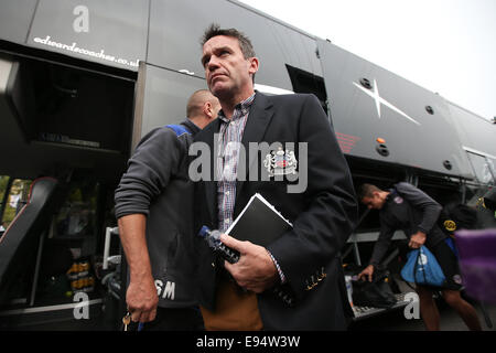 London, UK. 12. Oktober 2014. Bad Head Coach Mike Ford kommt im Adams Park - Rugby Union - 2014/2015 Aviva Premiership - Wespen vs. Bad - Adams Park Stadion - London - 10.11.2014 - © Charlie Forgham-Bailey/Sportimage/Csm/Alamy Live News Stockfoto