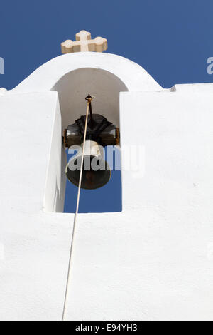 Weiße Kirchturm in Griechenland Stockfoto