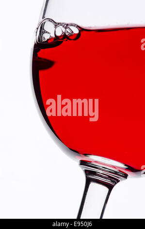 Rotwein Glas bei Gegenlicht Stockfoto