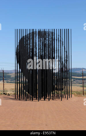 Mandela-Denkmal auf dem Gelände seiner Verhaftung im Jahr 1962, Skulptur von Marco Cianfanelli und Jeremy Rose, Howick erfassen Stockfoto