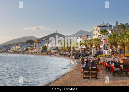 Halk Stadtstrand in Kumbahce Bay, Bodrum, Provinz Muğla, Ägäis, Türkei Stockfoto