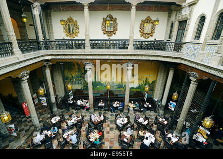 Restaurants in der Militärakademie Kaufhaus im historischen Palast Casa de Los Azulejos, Altstadt, Mexiko-Stadt Stockfoto