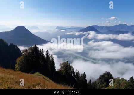 Mt Kranzhorn mit dem Inntal und Mt Wildbarren, Blick vom Mt Heuberg in der Nähe von Nußdorf bin Inn, Chiemgauer Alpen, Chiemgau Stockfoto