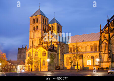 St. Paulus-Dom, Münster-Kathedrale in der Nacht, Münster, Nordrhein-Westfalen, Deutschland Stockfoto