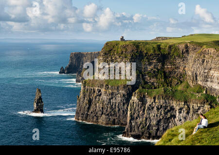 O'Briens Tower, Cliffs of Moher, Co Clare, Irland Stockfoto