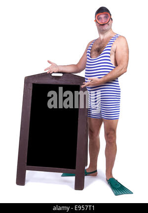 Mann im Badeanzug stehen neben Menü Stockfoto