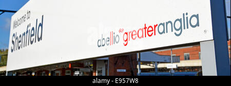 Plattform Schild "Welcome to Shenfield" Bahnhof für Zugdienstleistungen von Abellio größere Anglia Stockfoto