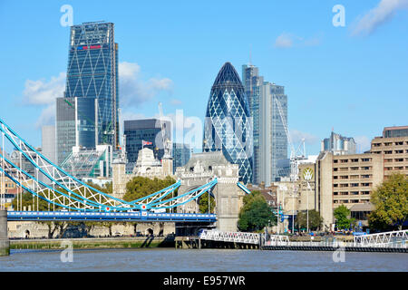 River Thames & Riverside Tower Hotel London Wahrzeichen Wolkenkratzer Gebäude Skyline L to R Cheesegrater Gherkin & Heron Tower Wolkenkratzer UK Stockfoto