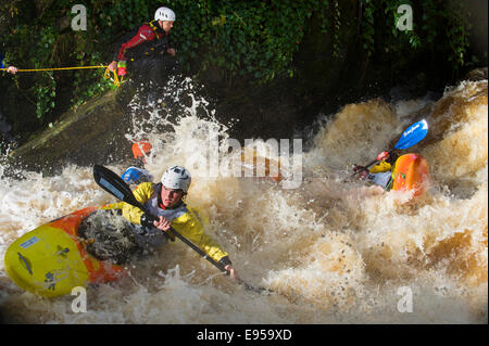 Kajakfahren auf dem Fluss Crana, Buncrana, Co. Donegal, Irland, Inishowen Stockfoto