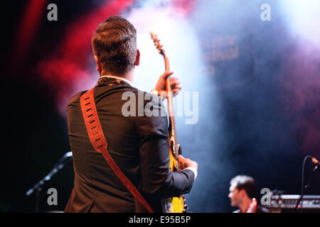 BARCELONA - Mai 15: Eli Paperboy Reed, US-amerikanischer Sänger und Songwriter, führt auf Barts Bühne am 15. Mai 2014 in Barcelona. Stockfoto